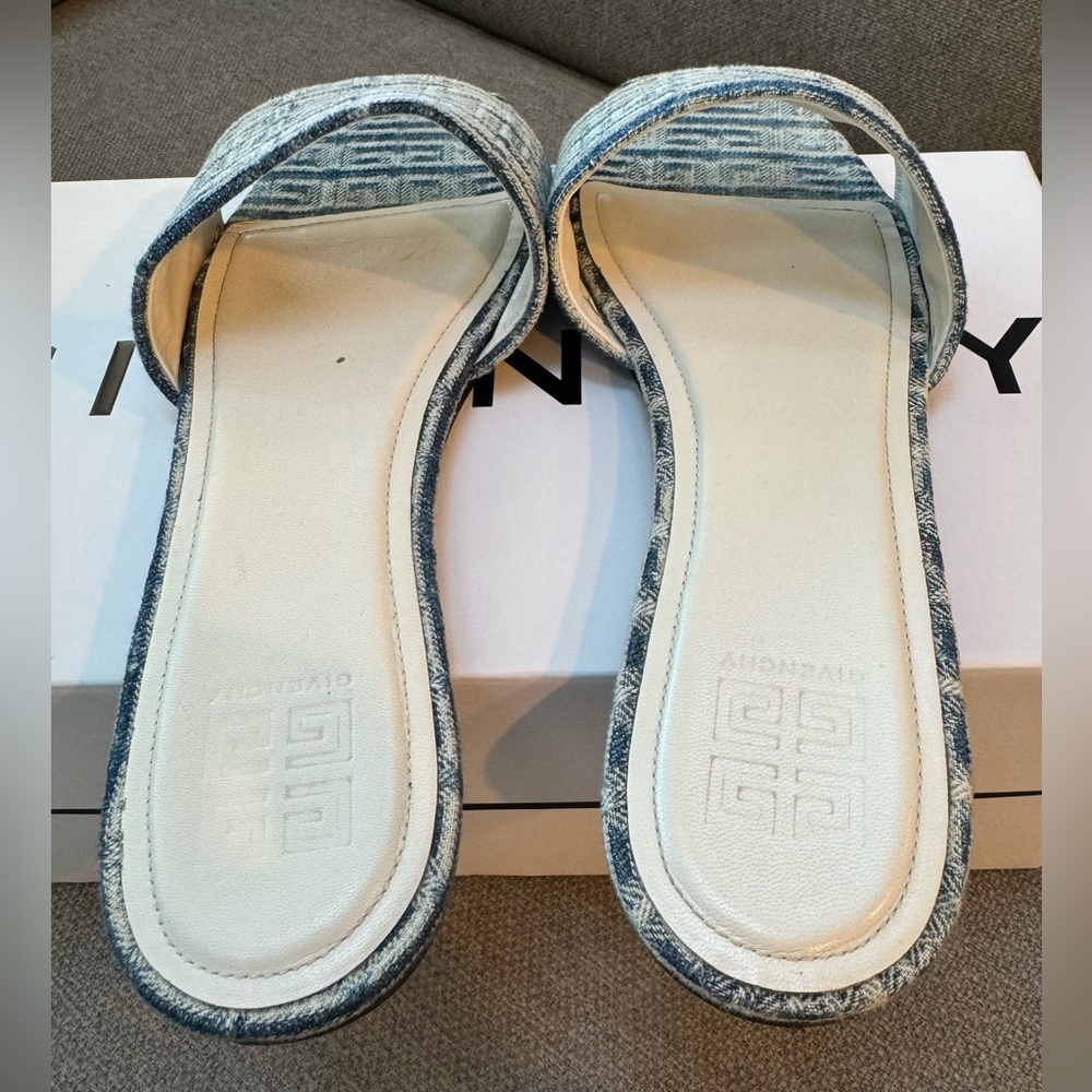 Givenchy G4 Jacquard Slide Sandal in denim blue. Size 12. - Picture 14 of 14